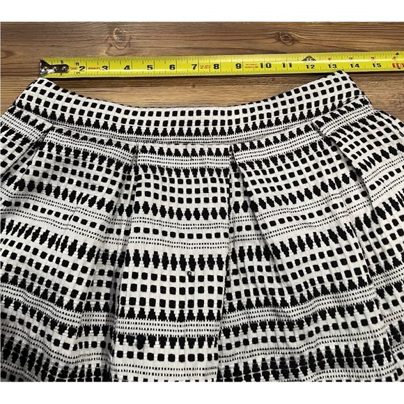 MIAMI White Black Striped Pleated Zip Flare Mini Skirt Women’s Size Large - Picture 6 of 7